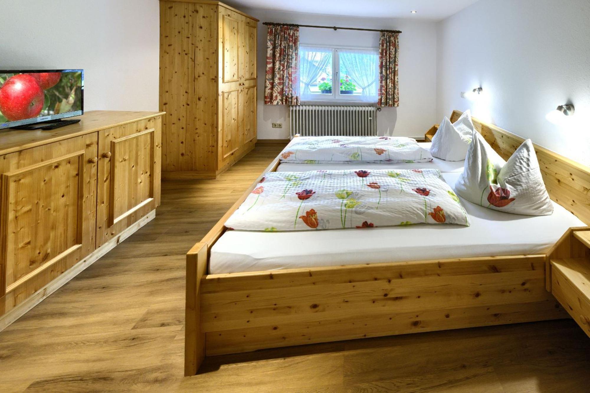 Gasthaus-Pension Zum Loewen Grafenhausen Exteriör bild